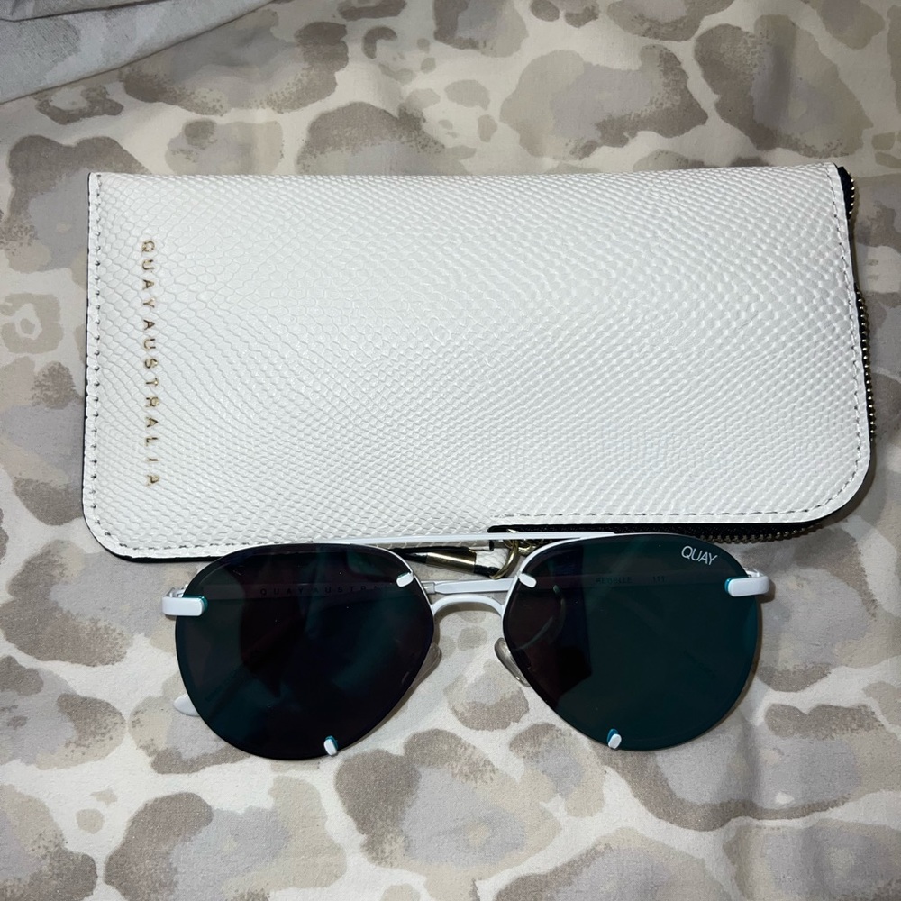 QUAY AUSTRALIA Sunglasses ๐ถ๏ธ - Picture 2 of 3
